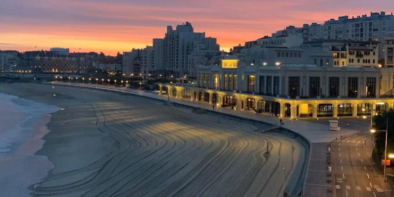 Biarritz, France, Grand Plage - Articles
